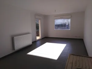 Cuisine ouverte sur séjour et terrasse